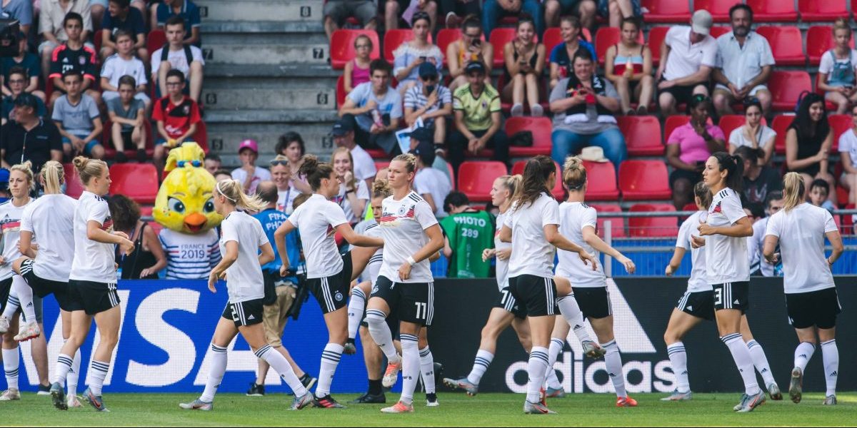 190629 Players of Germany during warm up ahead of the FIFA Women's World Cup quarter final between Germany and Sweden on June 29, 2019 in Rennes.